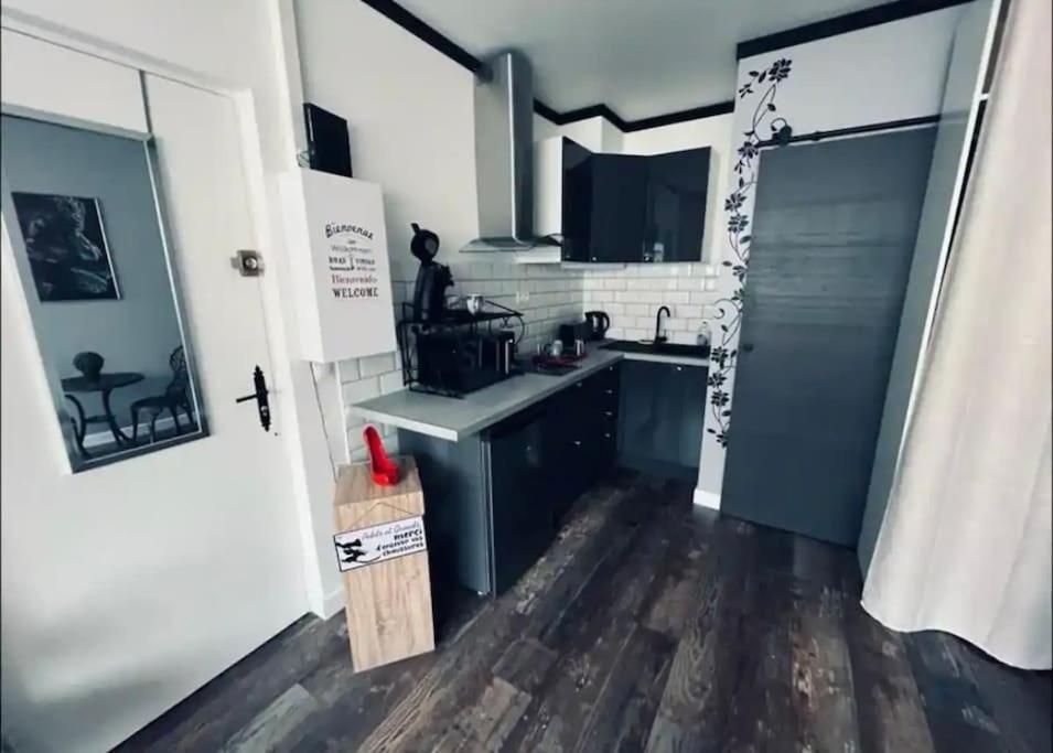 Orphelin Studio Avec Balneo Proche Centre Ville Reims Ngoại thất bức ảnh