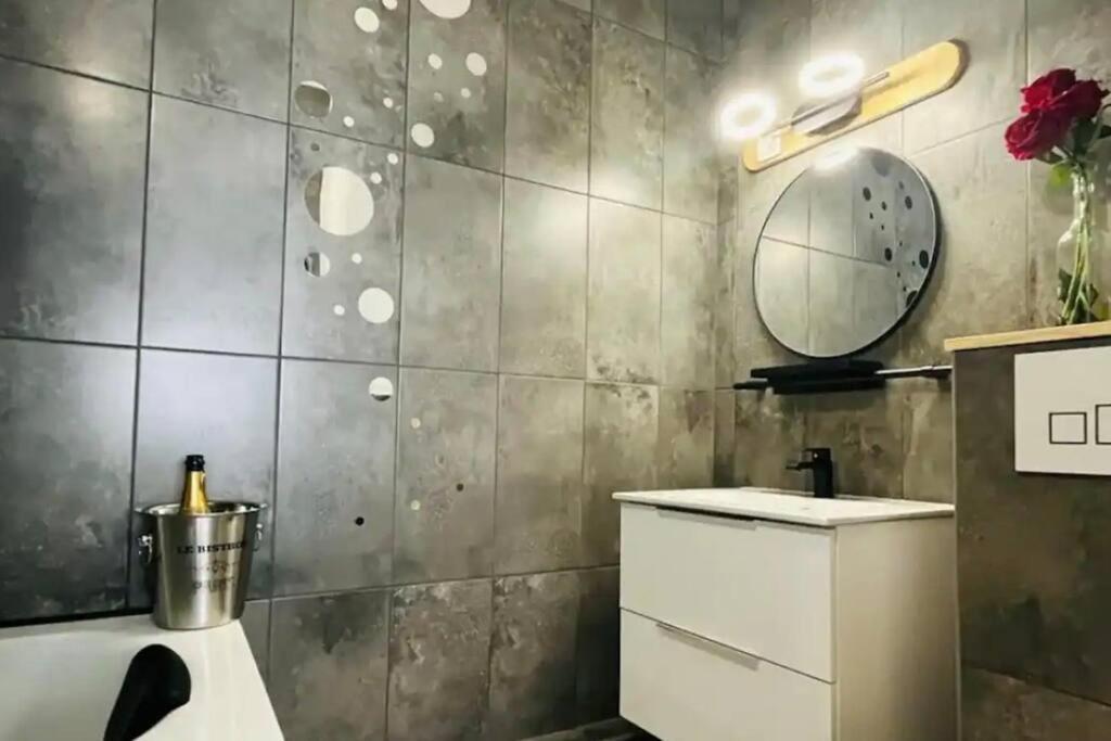 Orphelin Studio Avec Balneo Proche Centre Ville Reims Ngoại thất bức ảnh